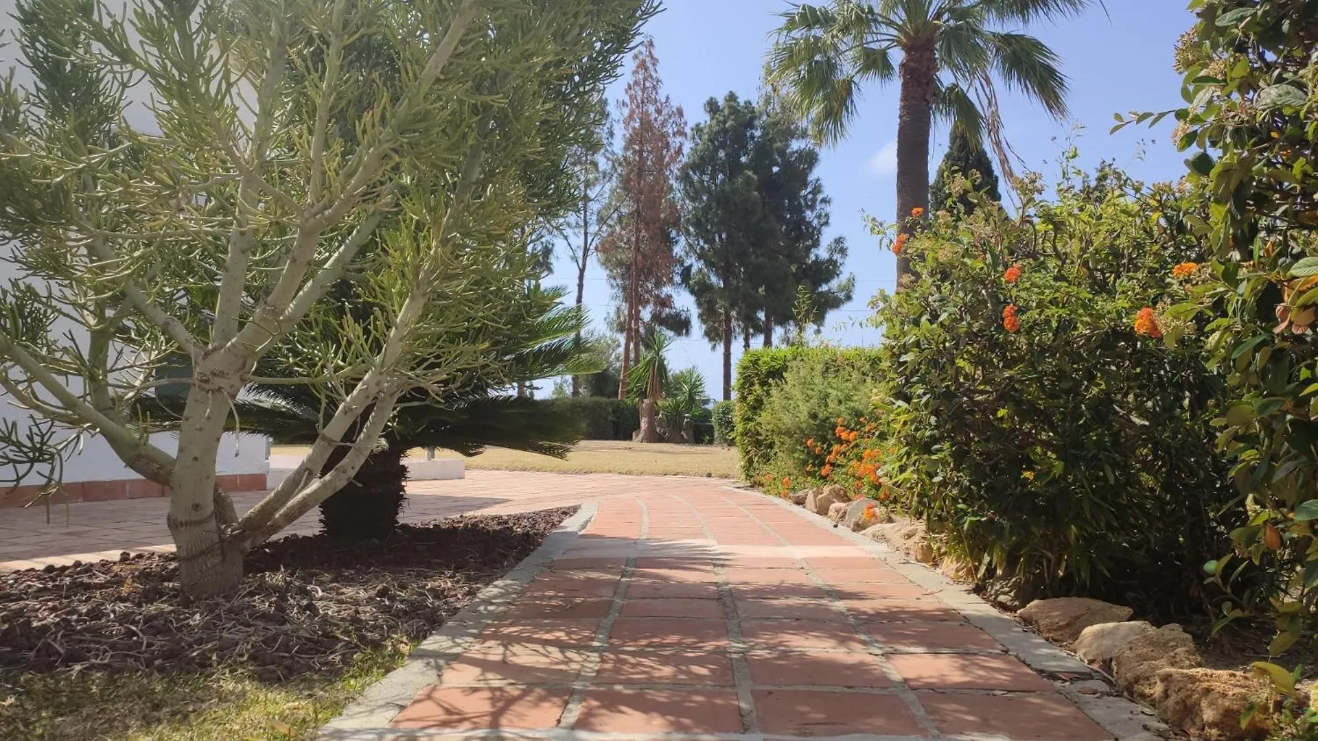 2 Bedrooms Sea View Apartment In Calahonda Sitio de Calahonda