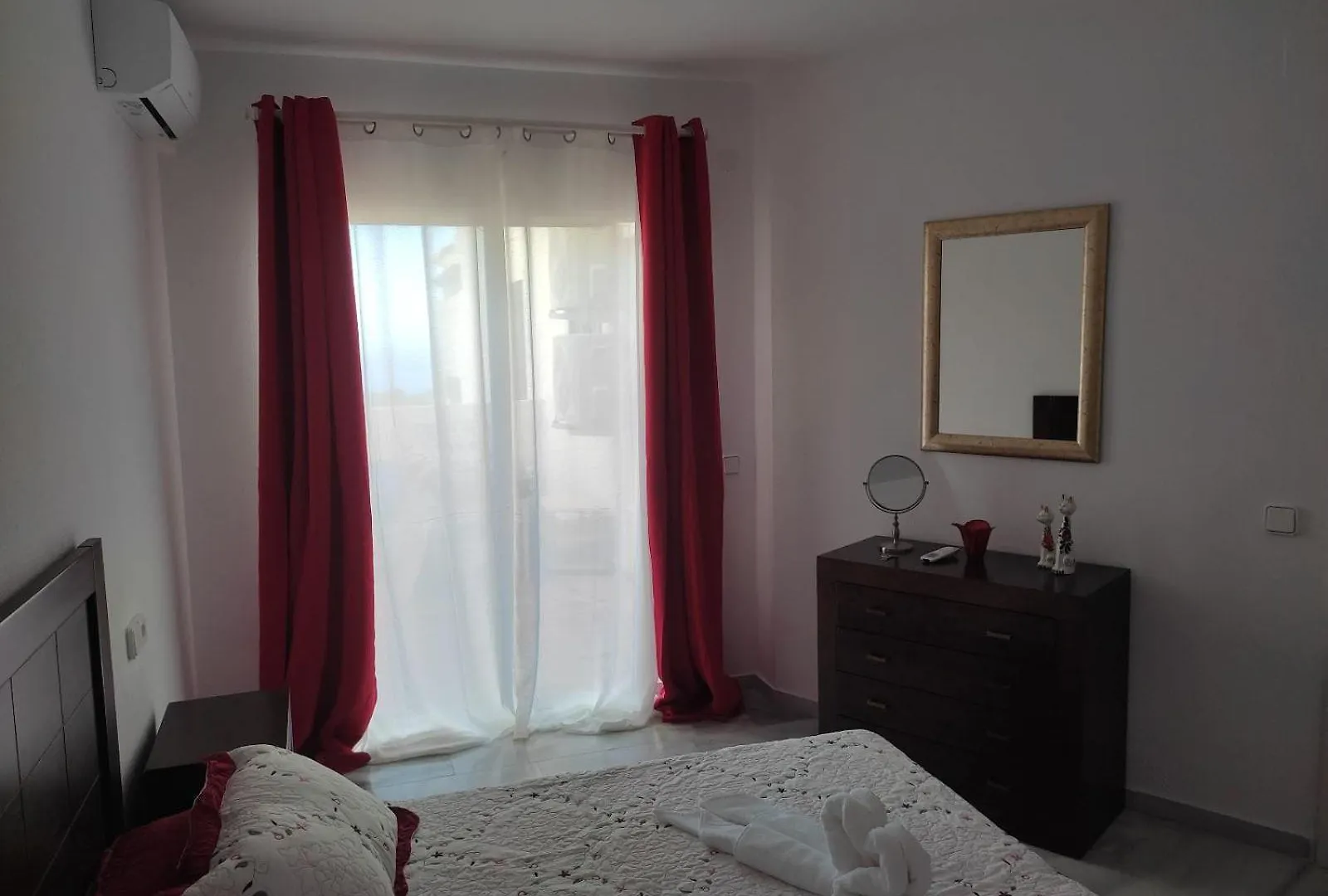2 Bedrooms Sea View Apartment In Calahonda Sitio de Calahonda